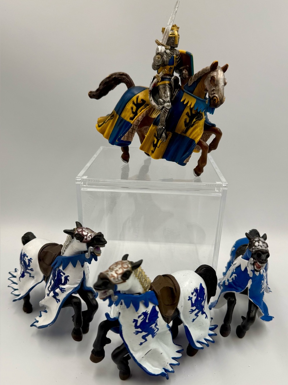 Medieval Knight Warhorses Schleich Germany Lion Prince Knight with Shield papo